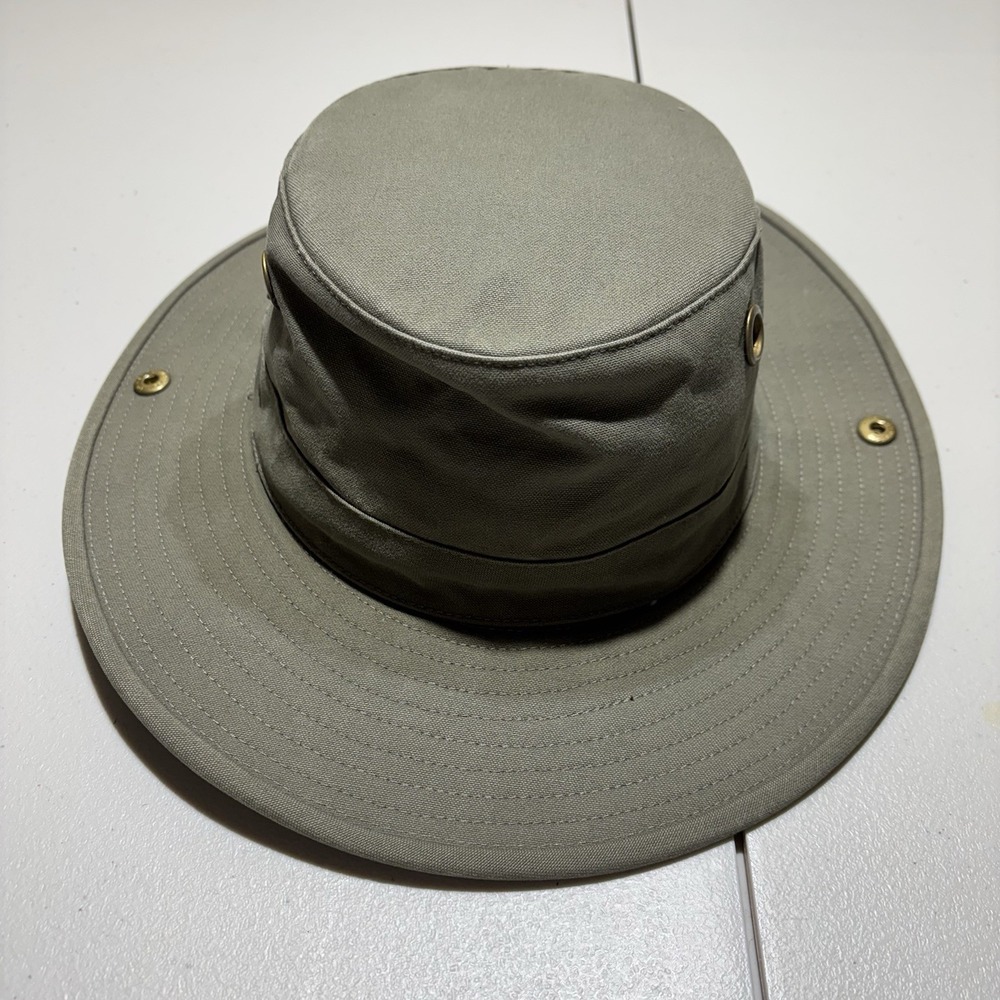The Tilley Endurables Hat Cotton Canvas Fishing Safari Boonie Cap Size 7 Tan